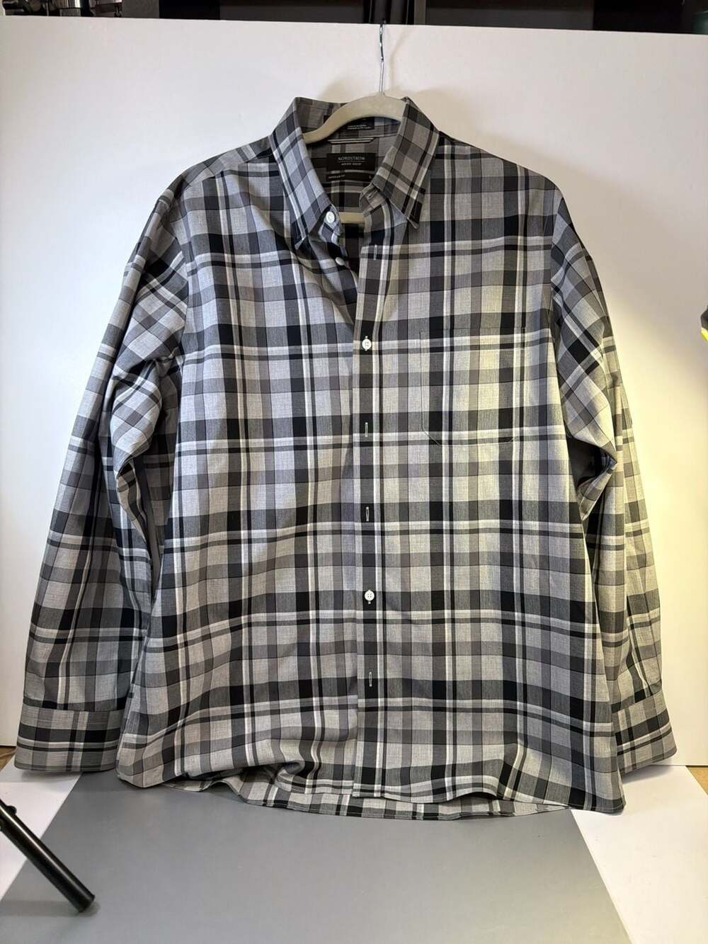 Nordstrom Men's Shop Regular Fit Grey Plaid Button-Down Shirt‎ Size L